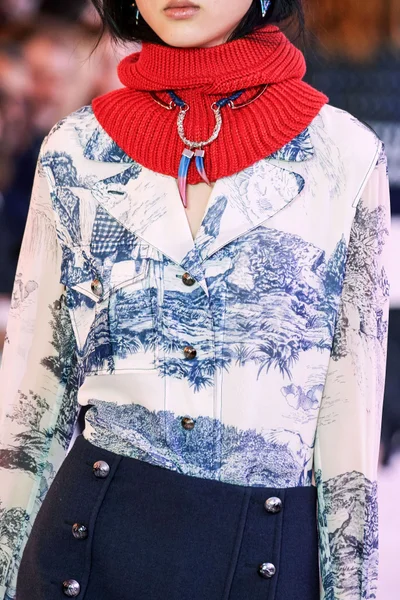 Look 28